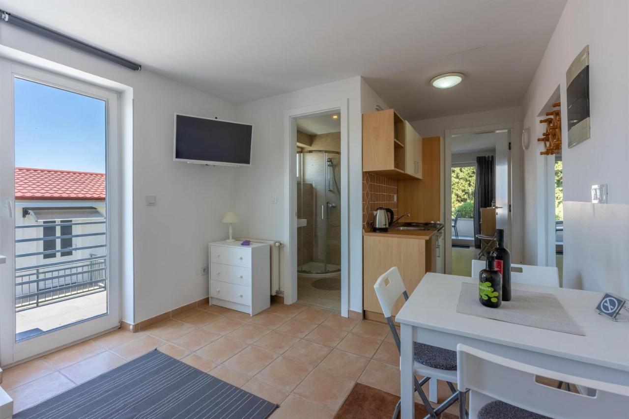 Apartment Vito Njivice Extérieur photo